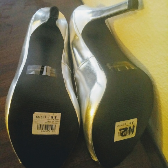 NWT Charlotte Russe Silver Stiletto Pumps - Picture 3 of 4